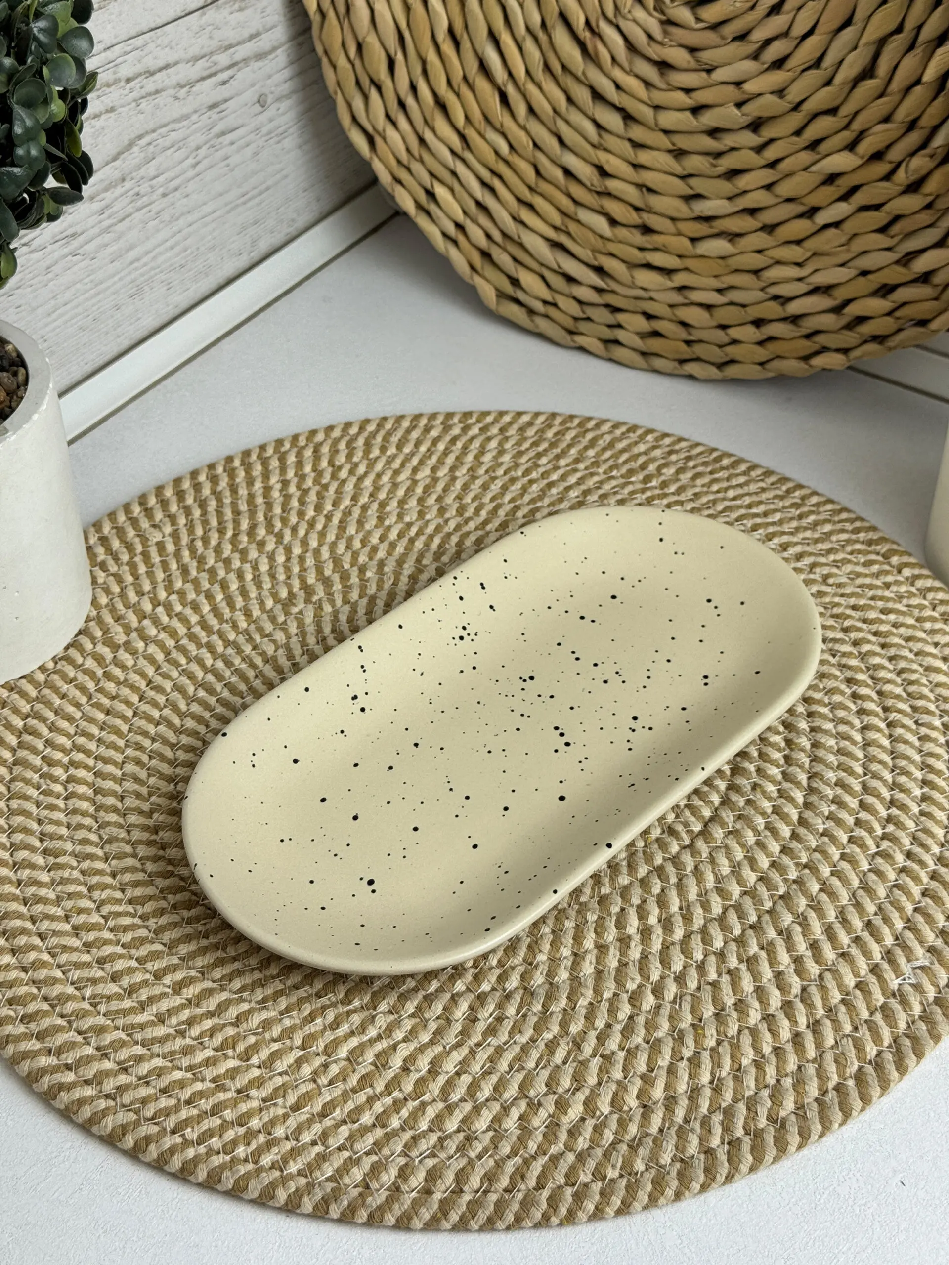 Овальное блюдо Intrendo Milk Dote 25×13,2 см IN0025MIL